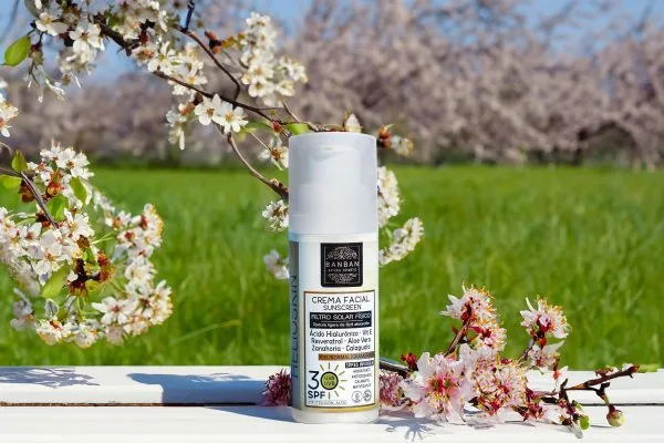 Cremă Solară Hidratantă SPF30 -  Piele Normală/Mixtă